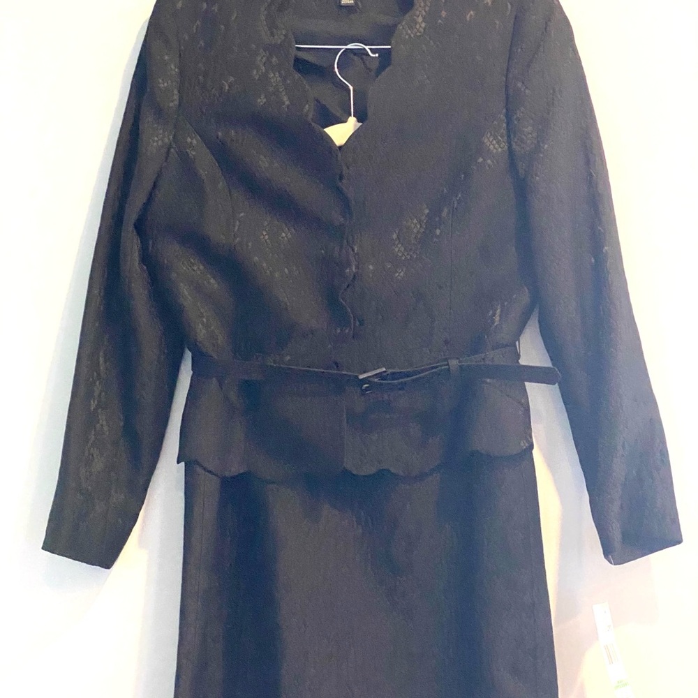 Albert Nipon  Newman Marcus 2 piece skirt Suit